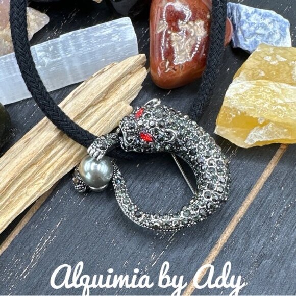 Statement Pave and pearl tiger brooch choker necklace - Picture 3 of 4